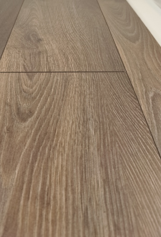 Ламинат Kronotex Residence Дуб Макро коричневый ML1010